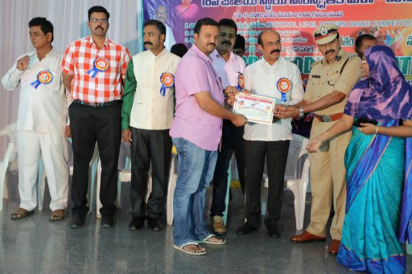 excellent service award receiving from mla for seruds ngo in india, best ngo award from sv subbareddy foundation, seruds receiving best ngo award from sv subbareddy foundation